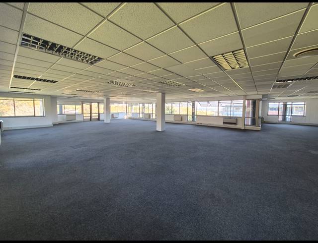 712M² OFFICE TO LET IN WOODMEAD